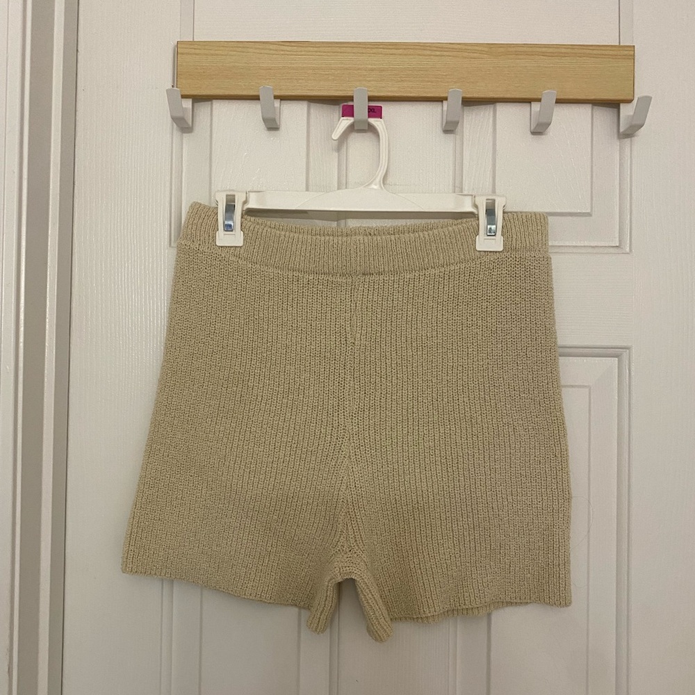 Women’s Tan Shorts - Size Large